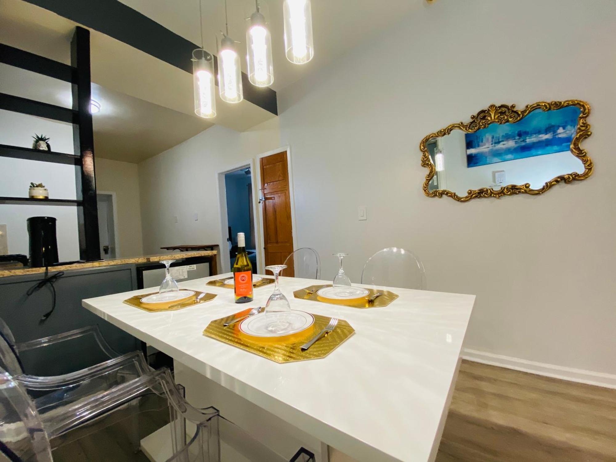 Parkchester Comfort Apartment *